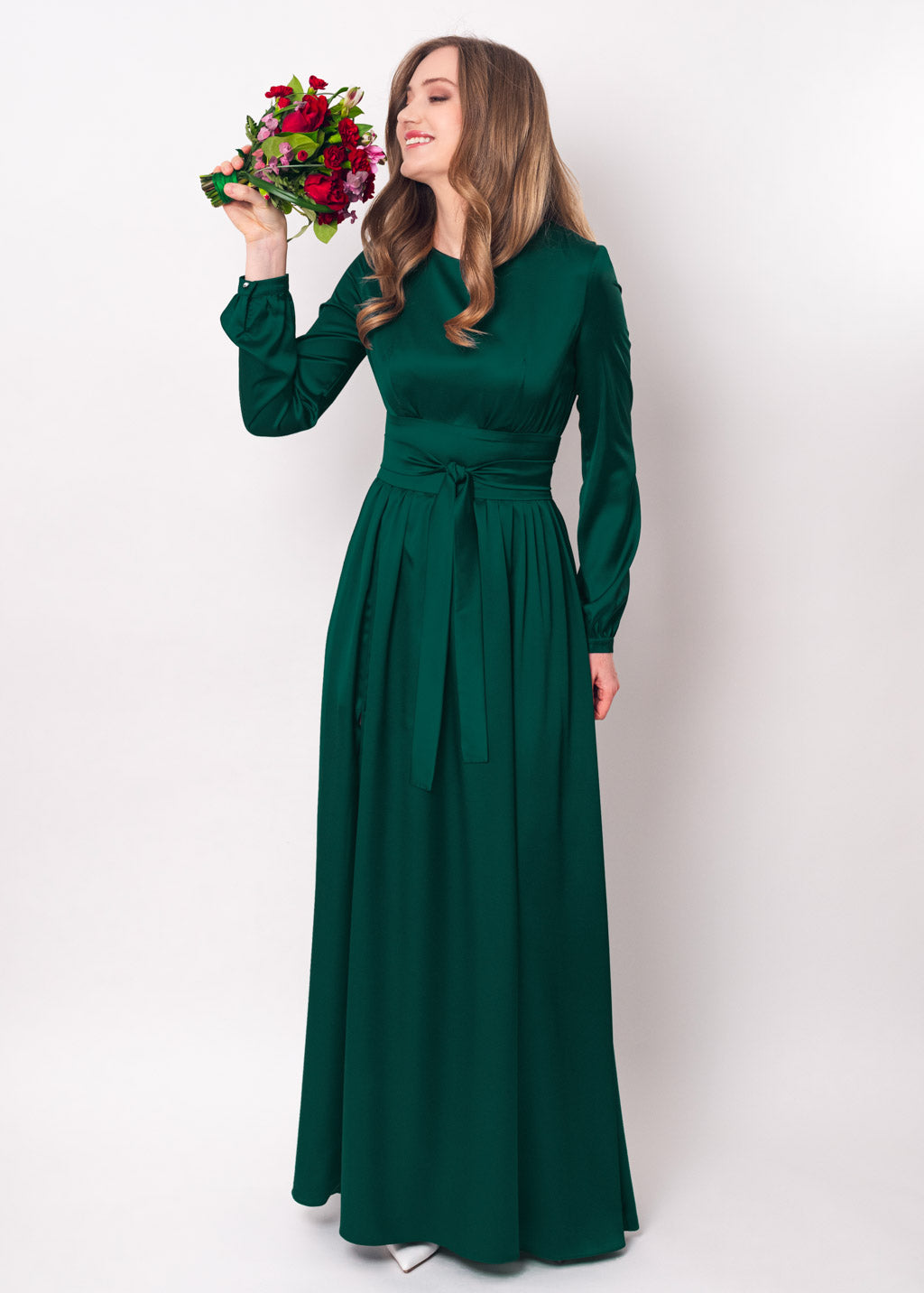 Robe longue en soie vert foncé avec ceinture