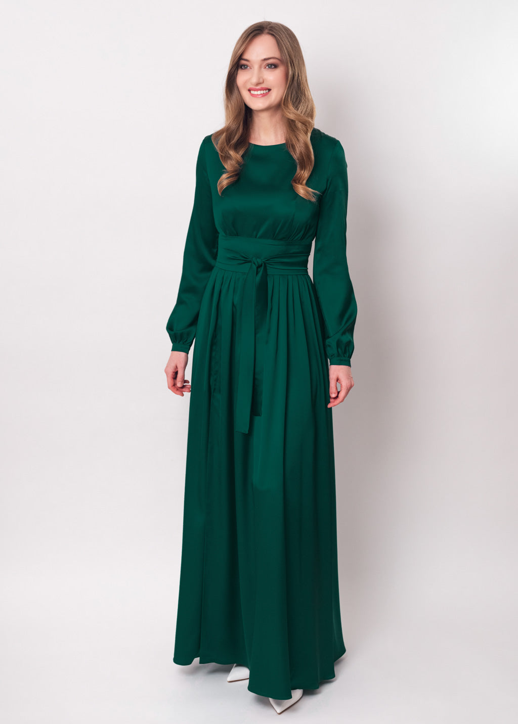 Robe longue en soie vert foncé avec ceinture