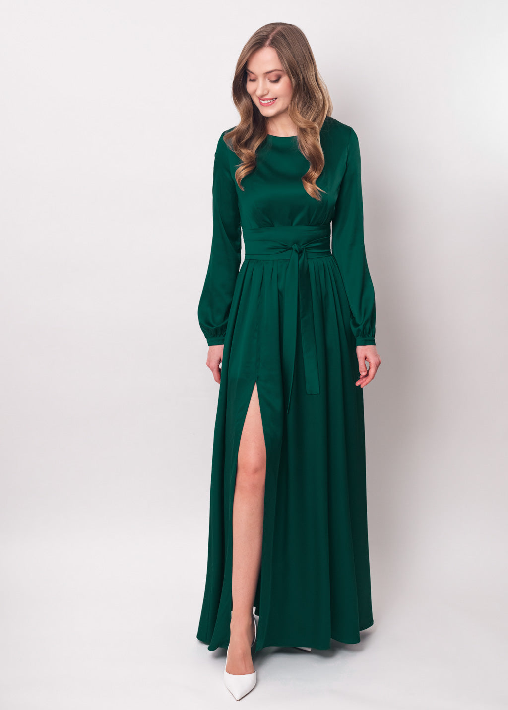 Robe longue en soie vert foncé avec ceinture
