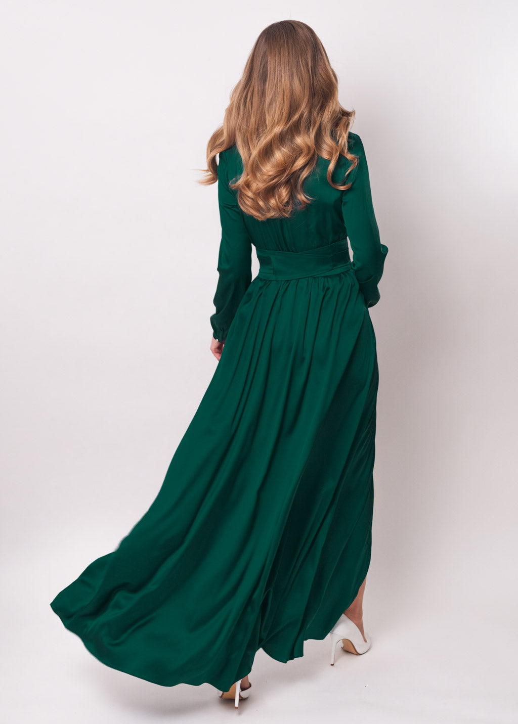 Robe longue en soie vert foncé avec ceinture