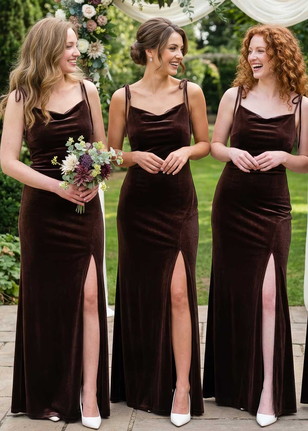 Robe longue moulante en velours marron chocolat avec fente