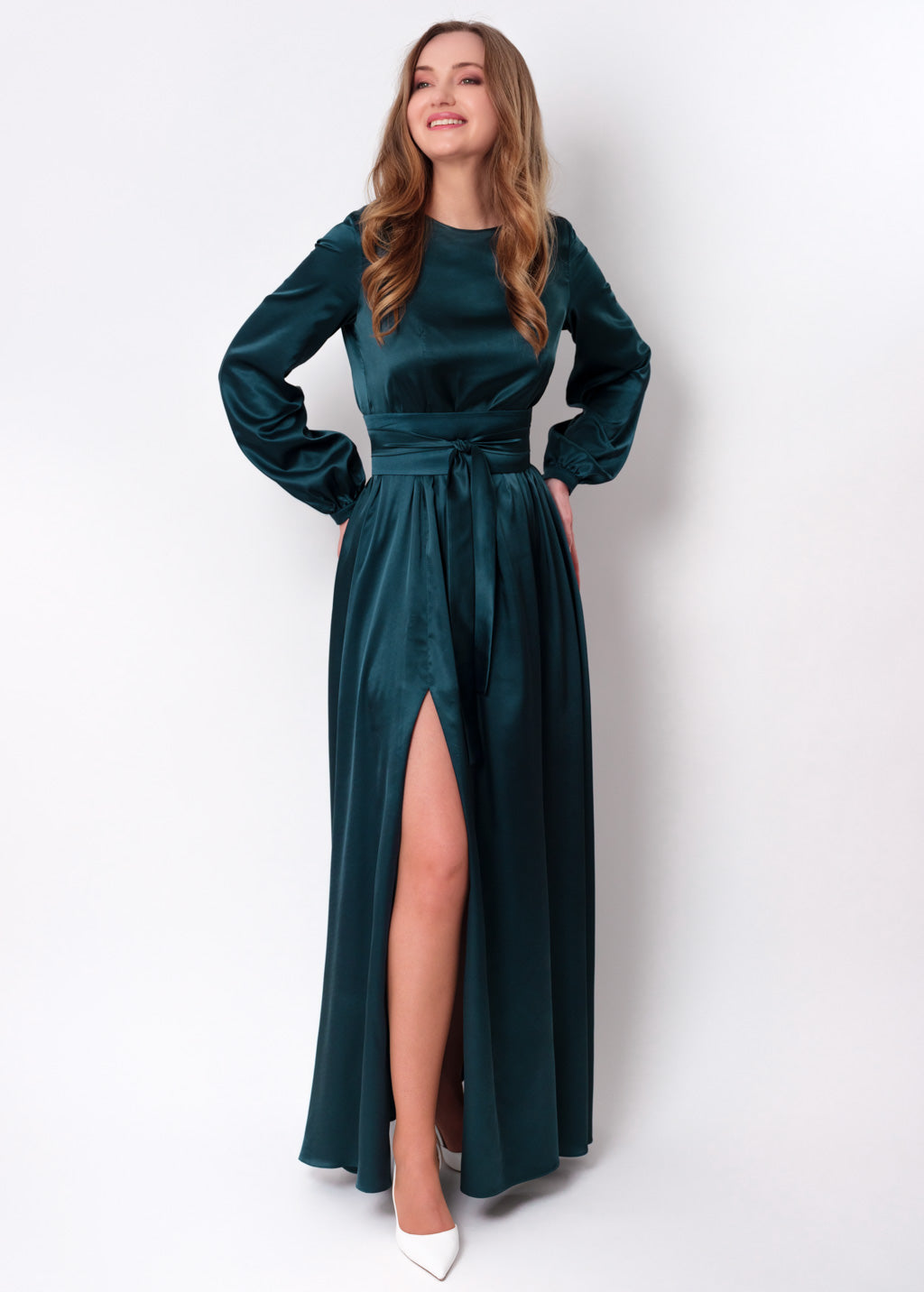 Dunkelblaugrünes langes Seidenkleid mit Gürtel