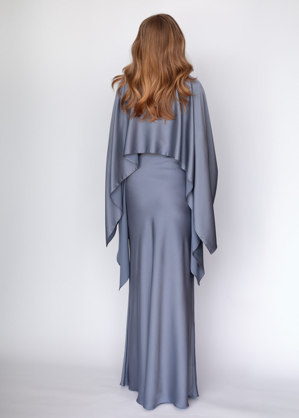 Taupefarbenes Unterkleid aus Seide