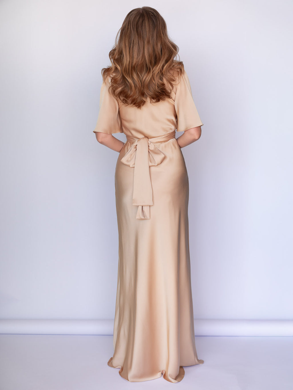 Taupefarbenes Unterkleid aus Seide