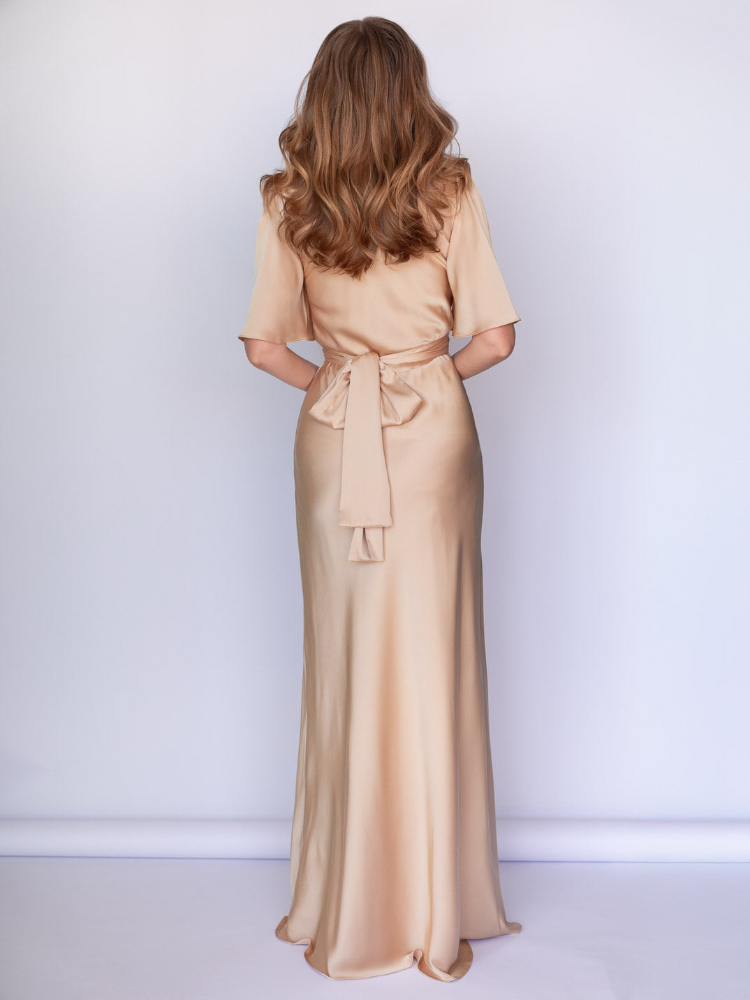 Taupefarbenes Unterkleid aus Seide