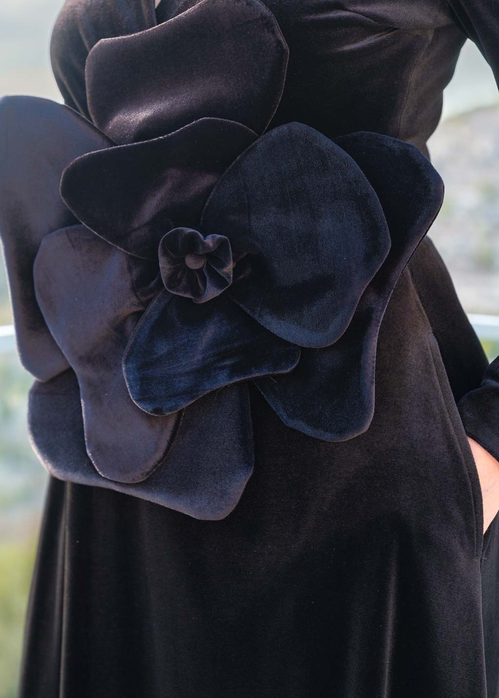 Robe mi-mollet en velours taupe avec poches