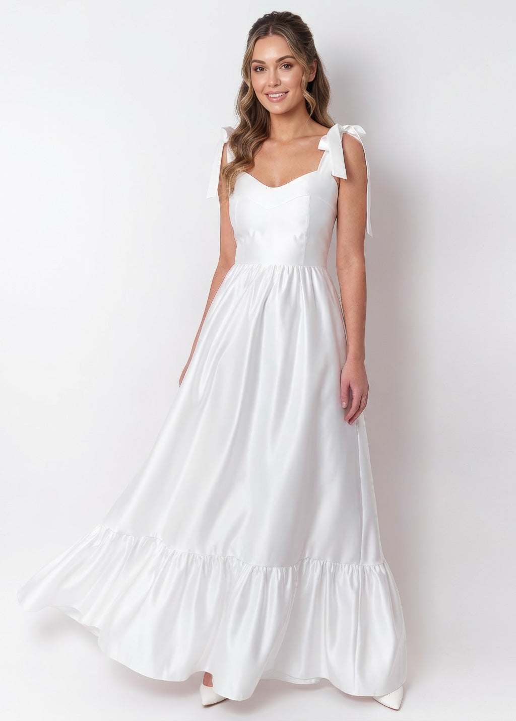 Robe longue en satin blanc