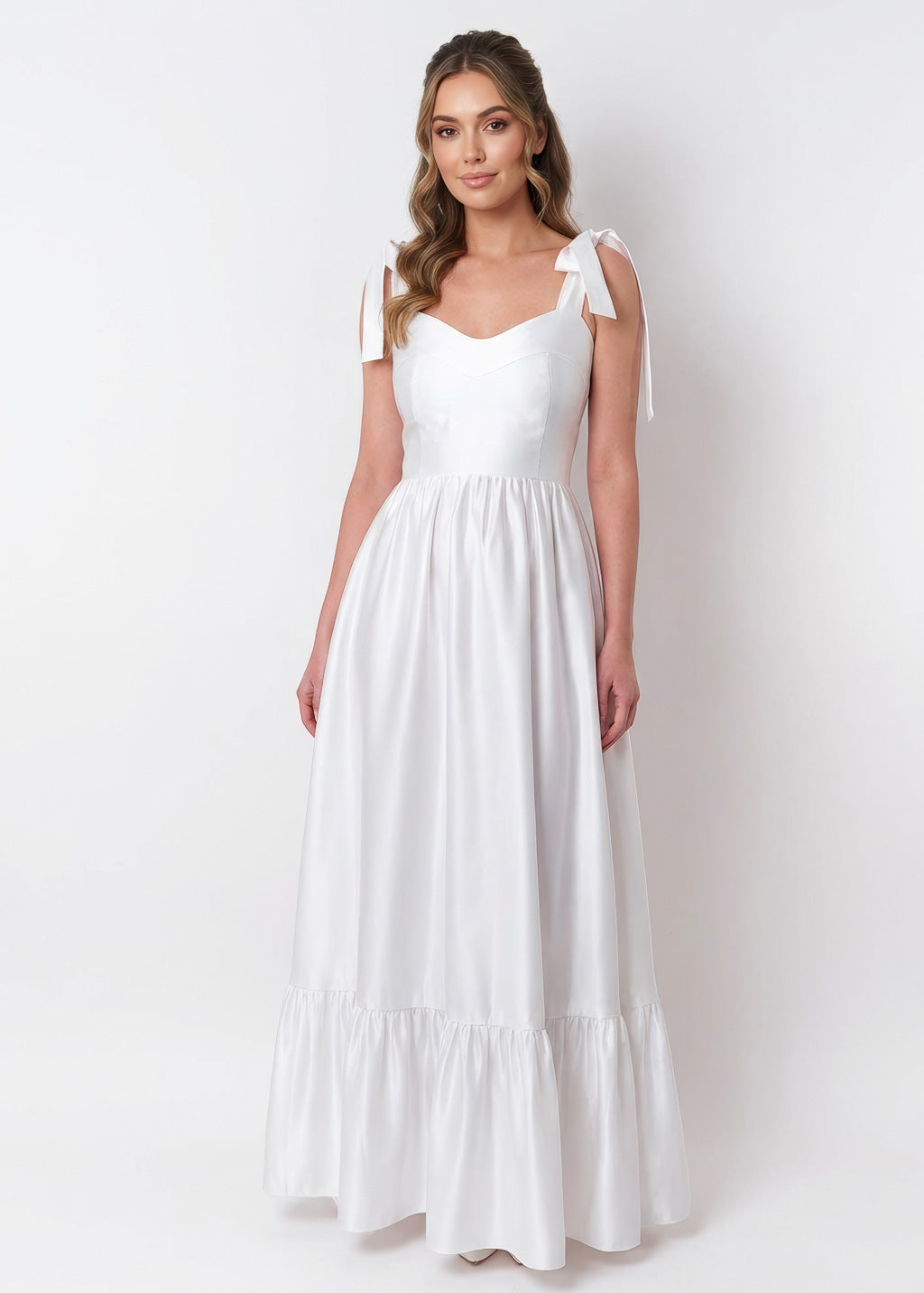 Robe longue en satin blanc