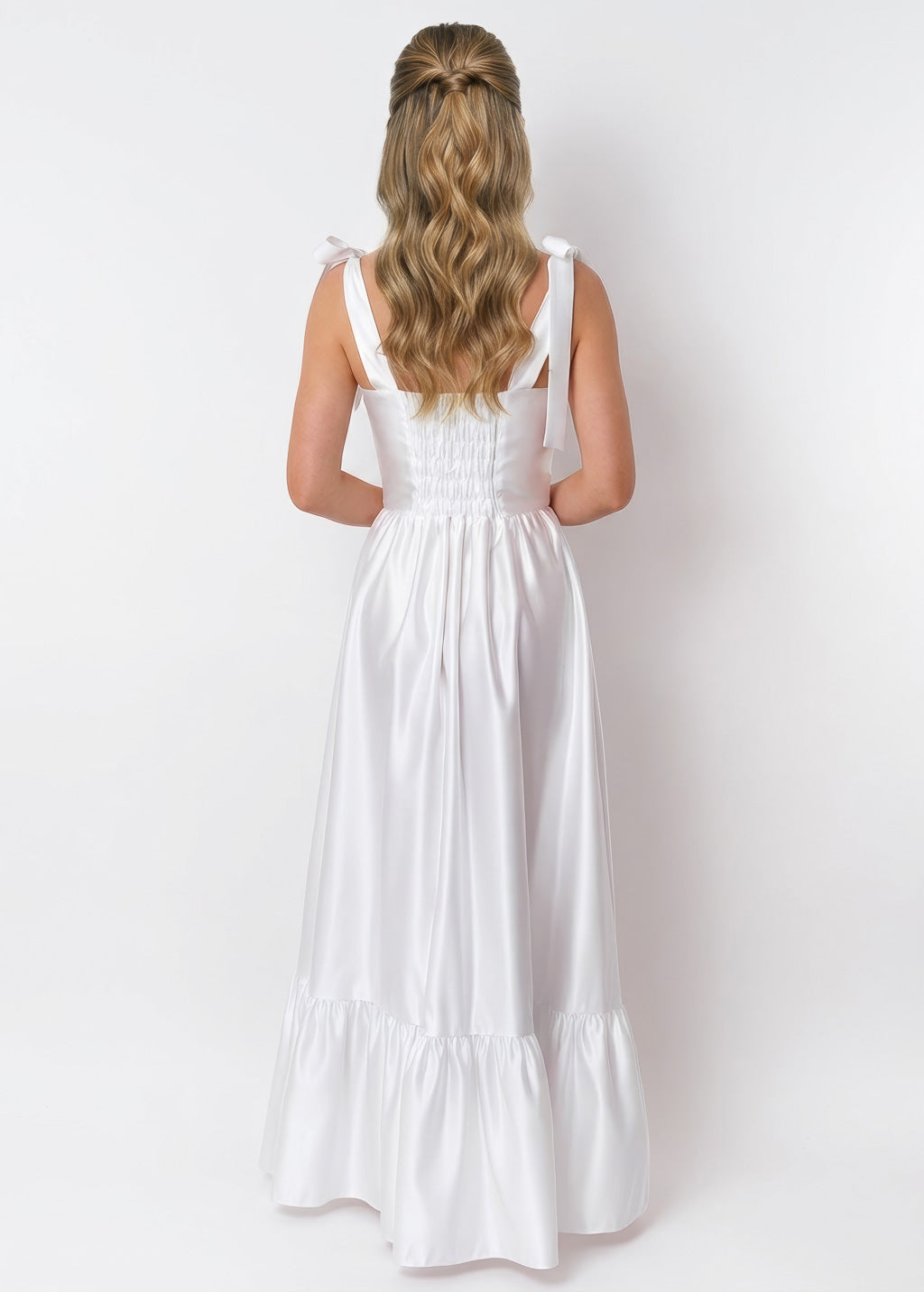 Robe longue en satin blanc