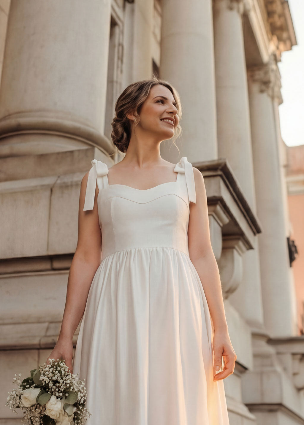 Robe longue en satin blanc
