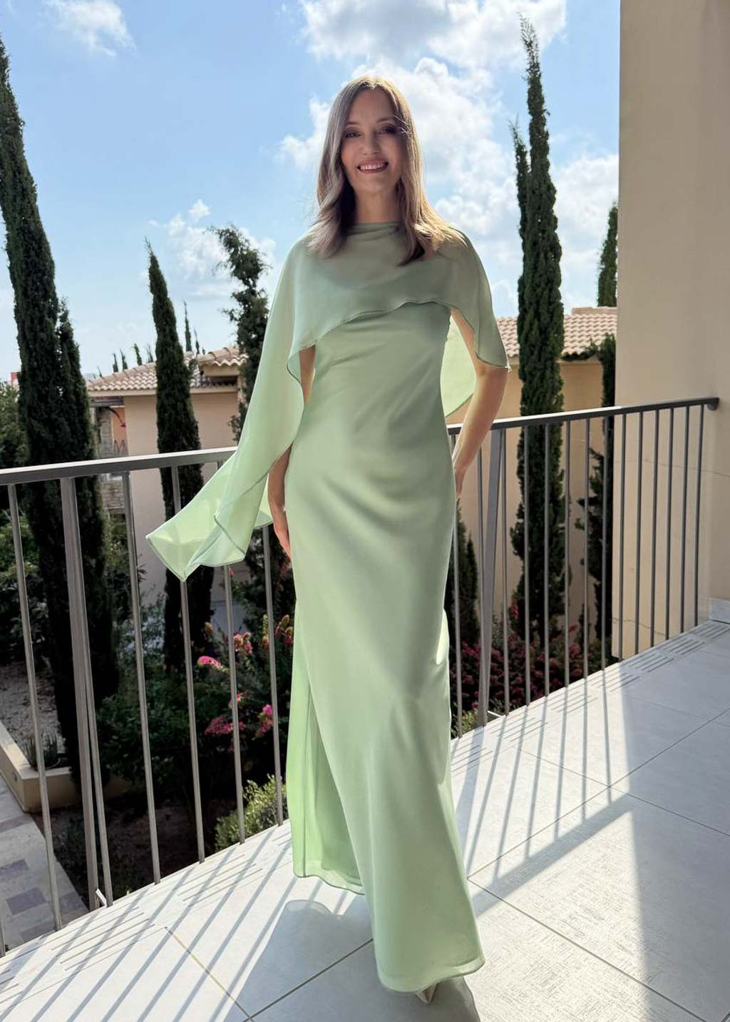Langes Chiffonkleid in Salbeigrün