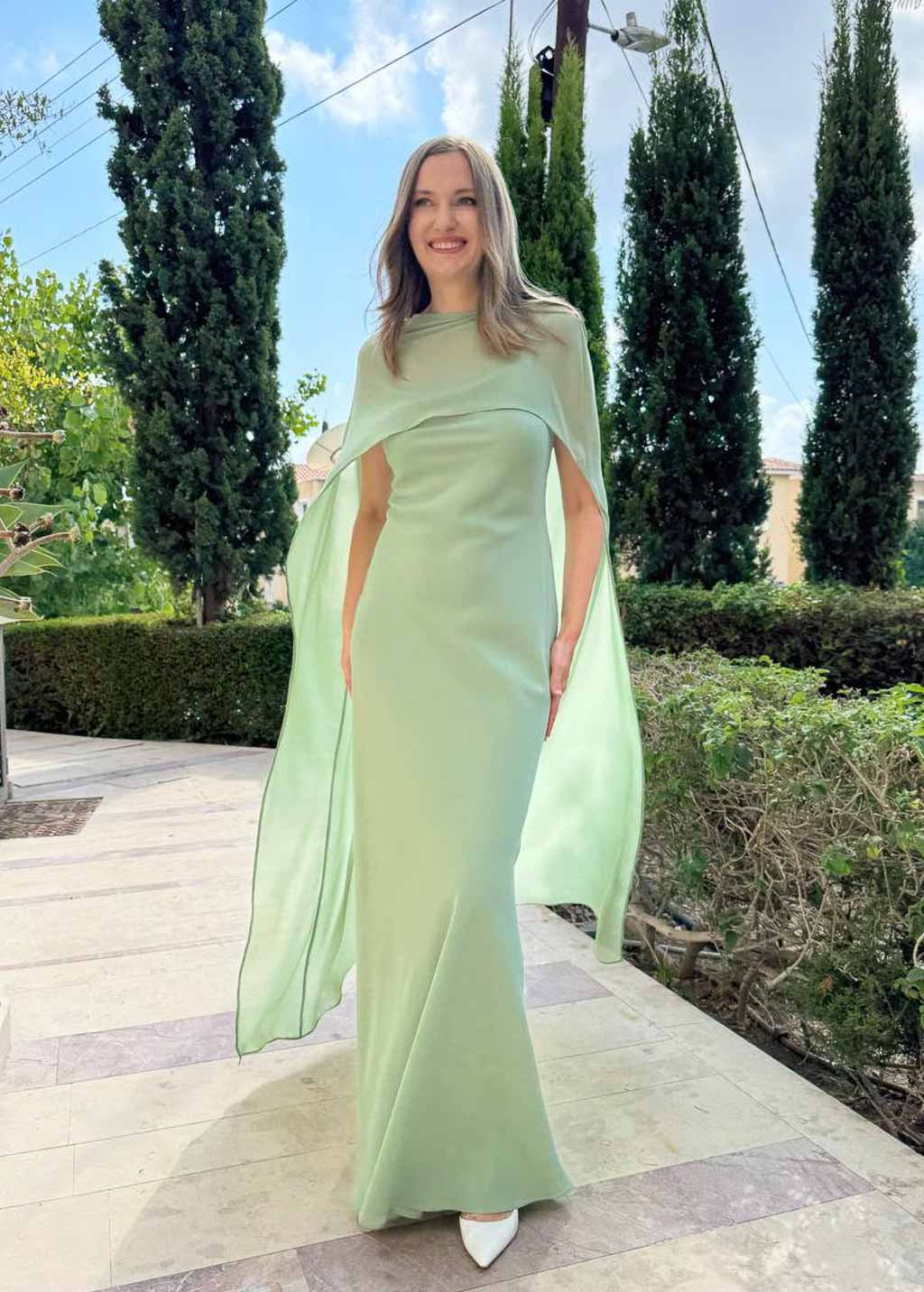 Langes Chiffonkleid in Salbeigrün