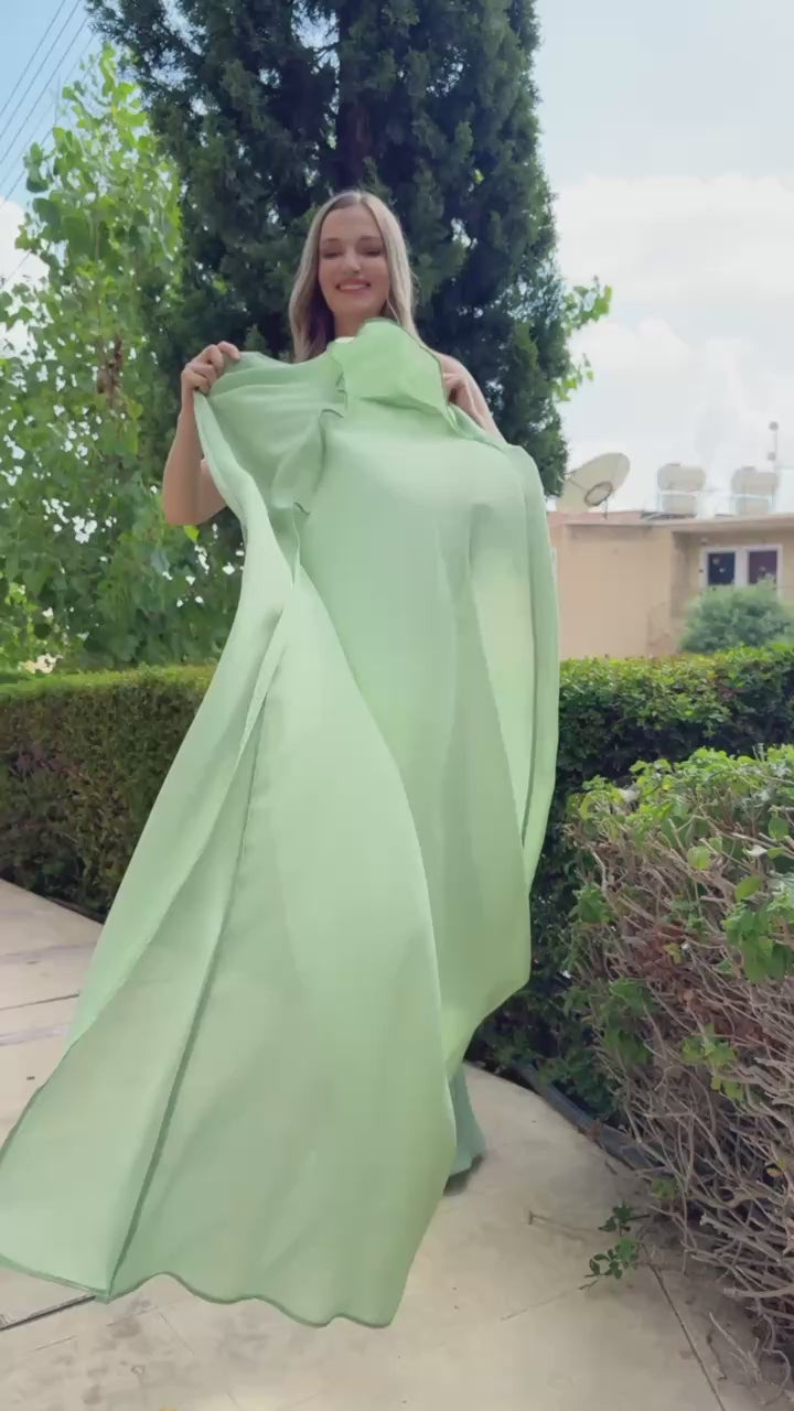 Langes Chiffonkleid in Salbeigrün